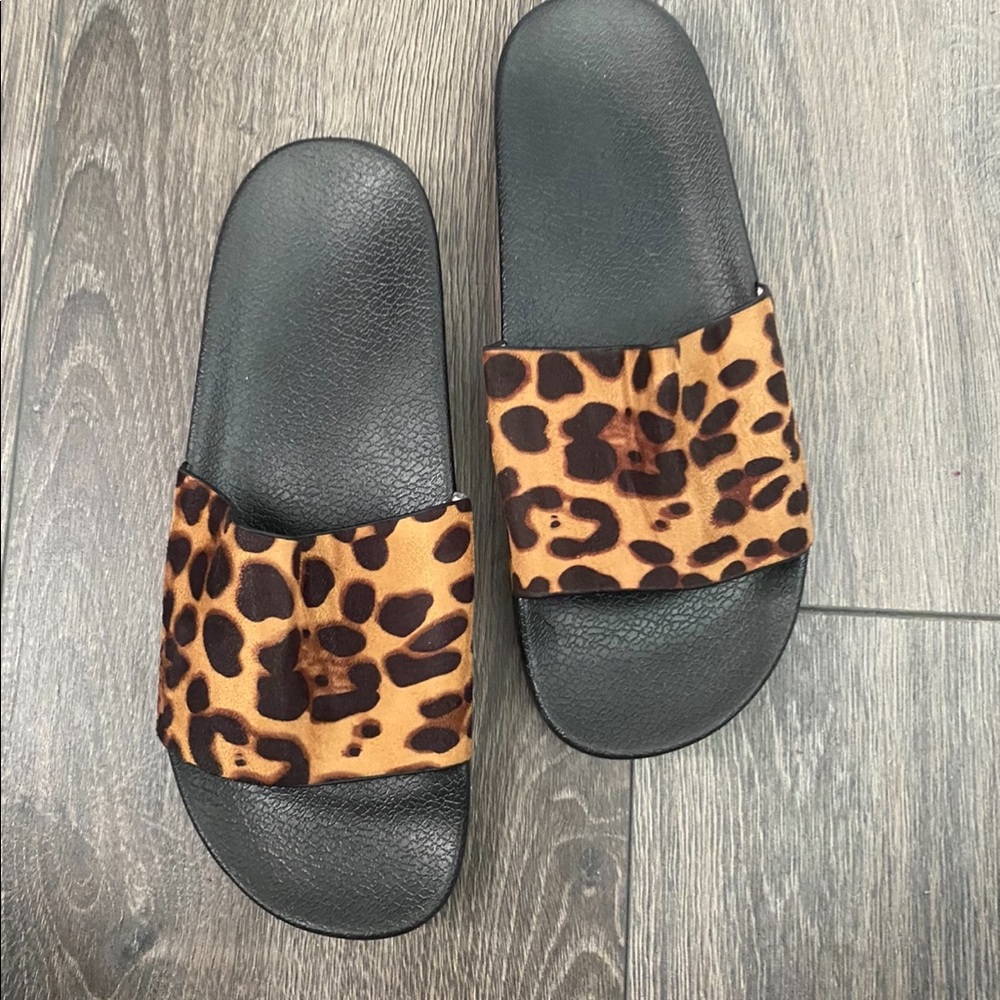 Sandals slippers
